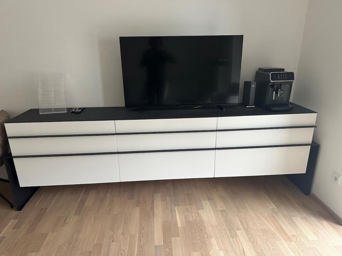 Neues Helena Apartment